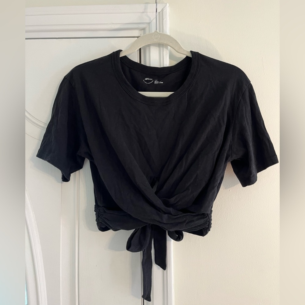 Black Aerie cropped tee